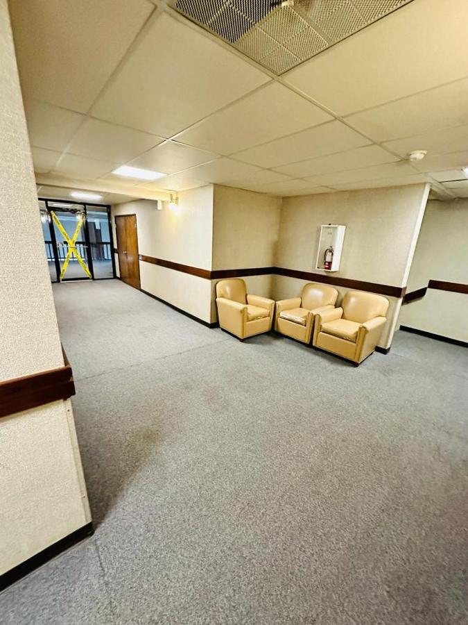 Travel Inn & Suites Emporia Bagian luar foto