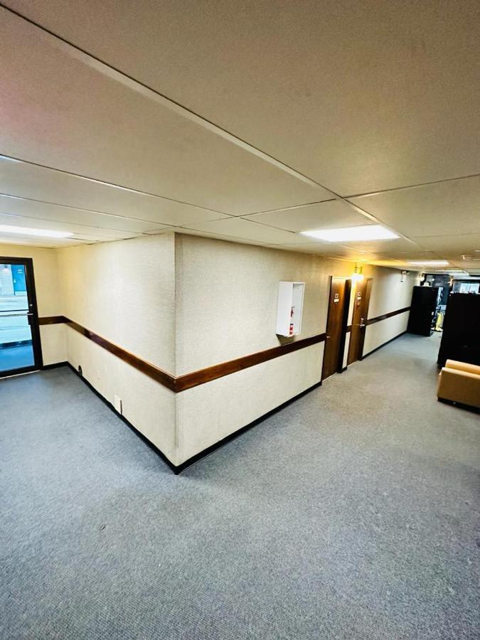 Travel Inn & Suites Emporia Bagian luar foto