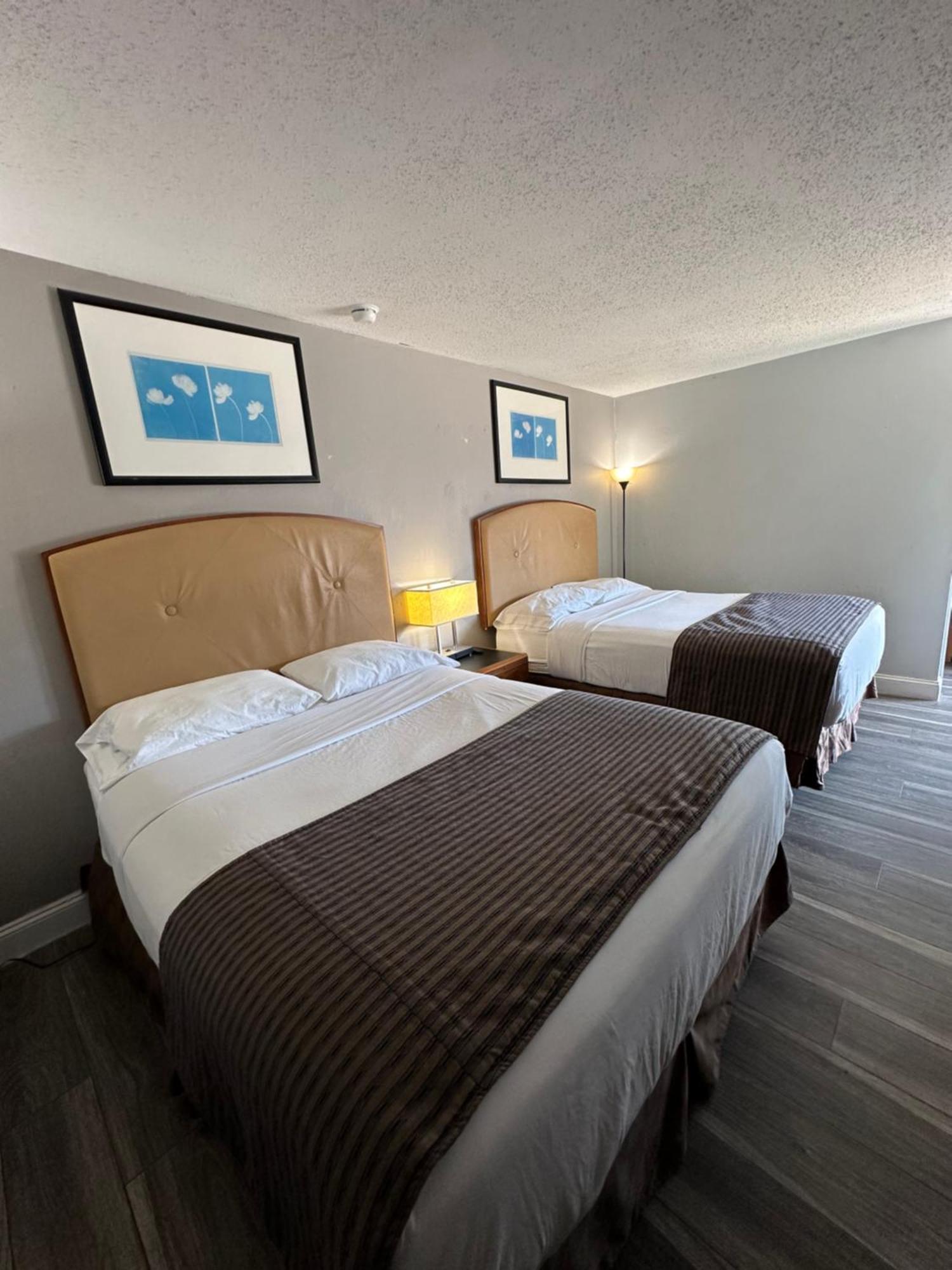 Travel Inn & Suites Emporia Bagian luar foto