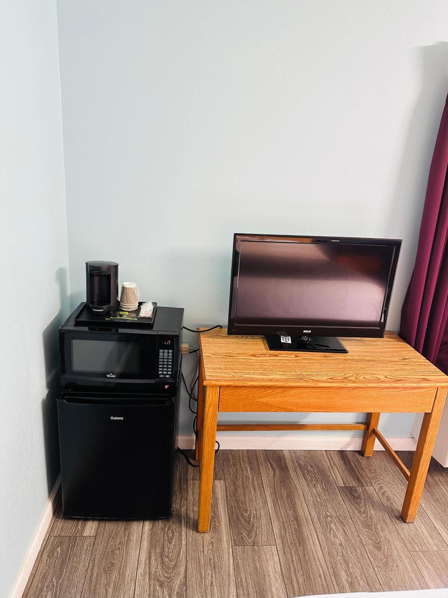 Travel Inn & Suites Emporia Bagian luar foto