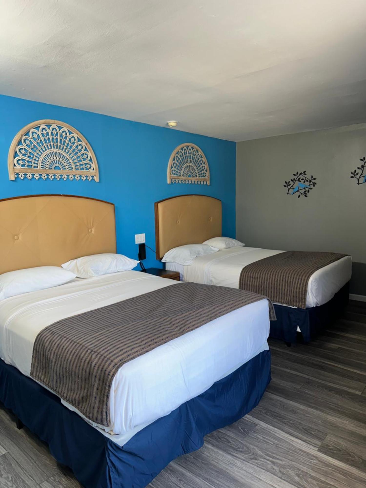 Travel Inn & Suites Emporia Bagian luar foto