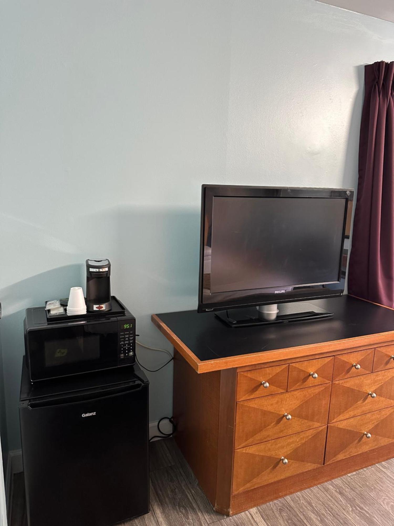 Travel Inn & Suites Emporia Bagian luar foto